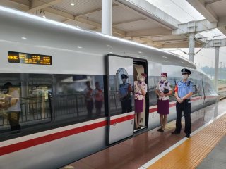 鄭州至重慶高速鐵路全線貫通運(yùn)營